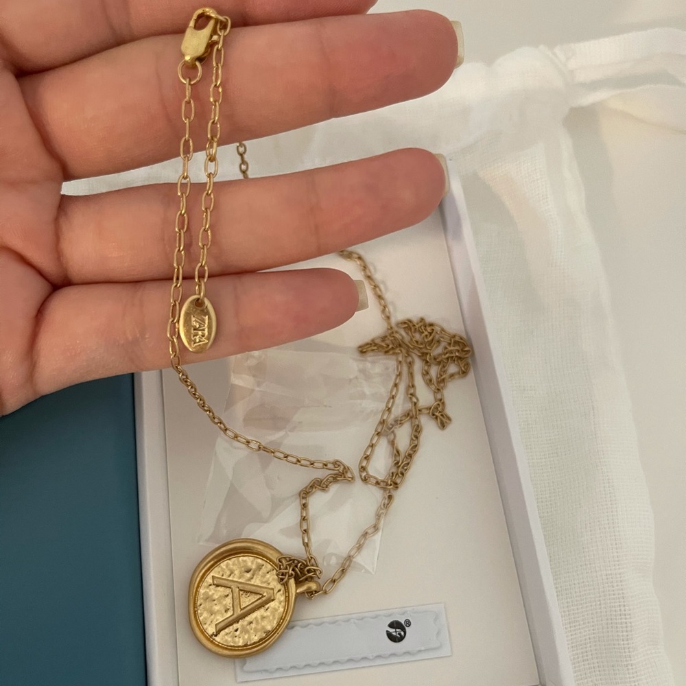 ZARA INITIAL MEDALLION NECKLACE 💛 - Picture 3 of 7